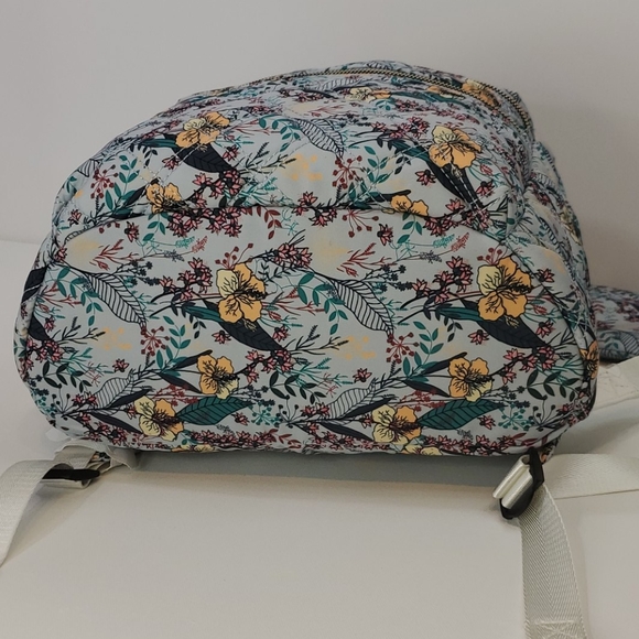 Beautiful floral Steve Madden quilted backpack 🌸 - Picture 3 of 11